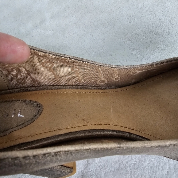 ANTIQUED GOLD FOSSIL PLATFORM SHOES - Picture 13 of 13